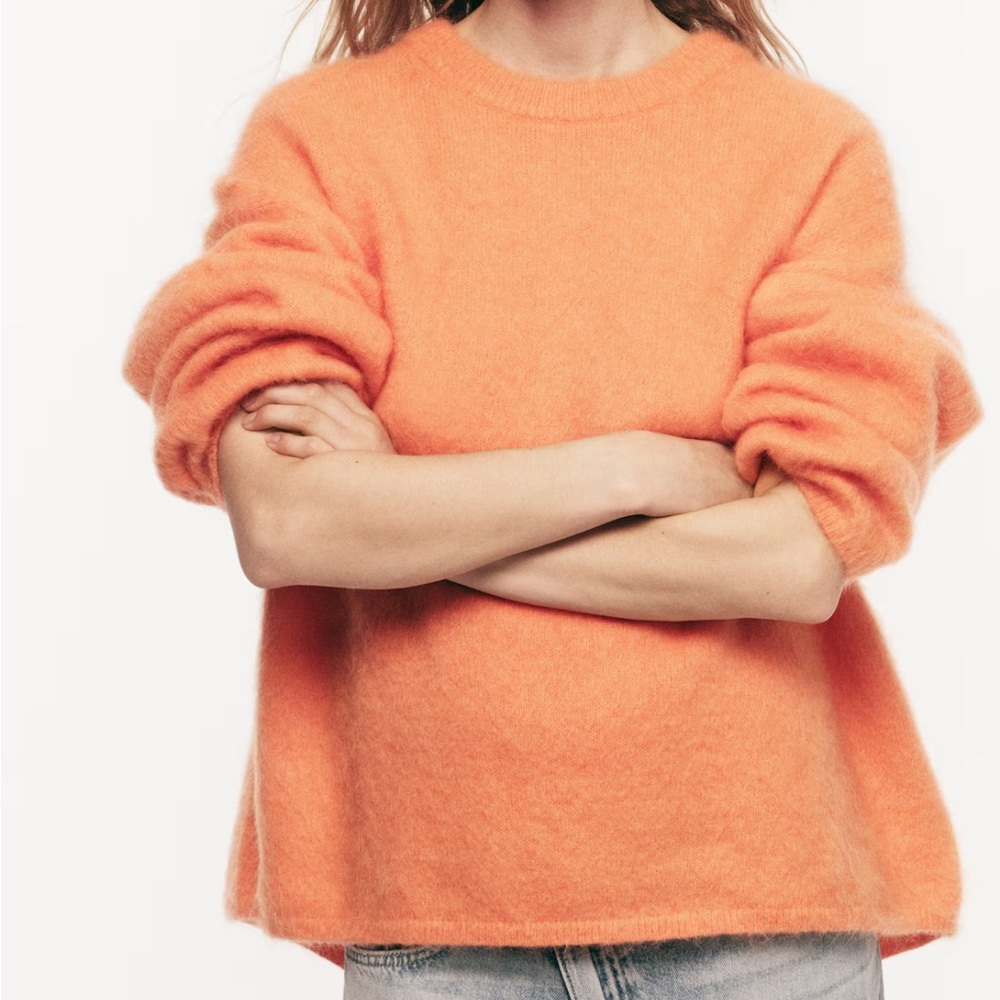 NWT (size small) H&M OVERSIZED MOHAIR-BLEND SWEATER - Picture 3 of 11